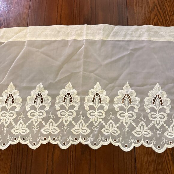 French White Embroidered Valance Curtain‎ 18.5 x 57 Made in France - Picture 1 of 9